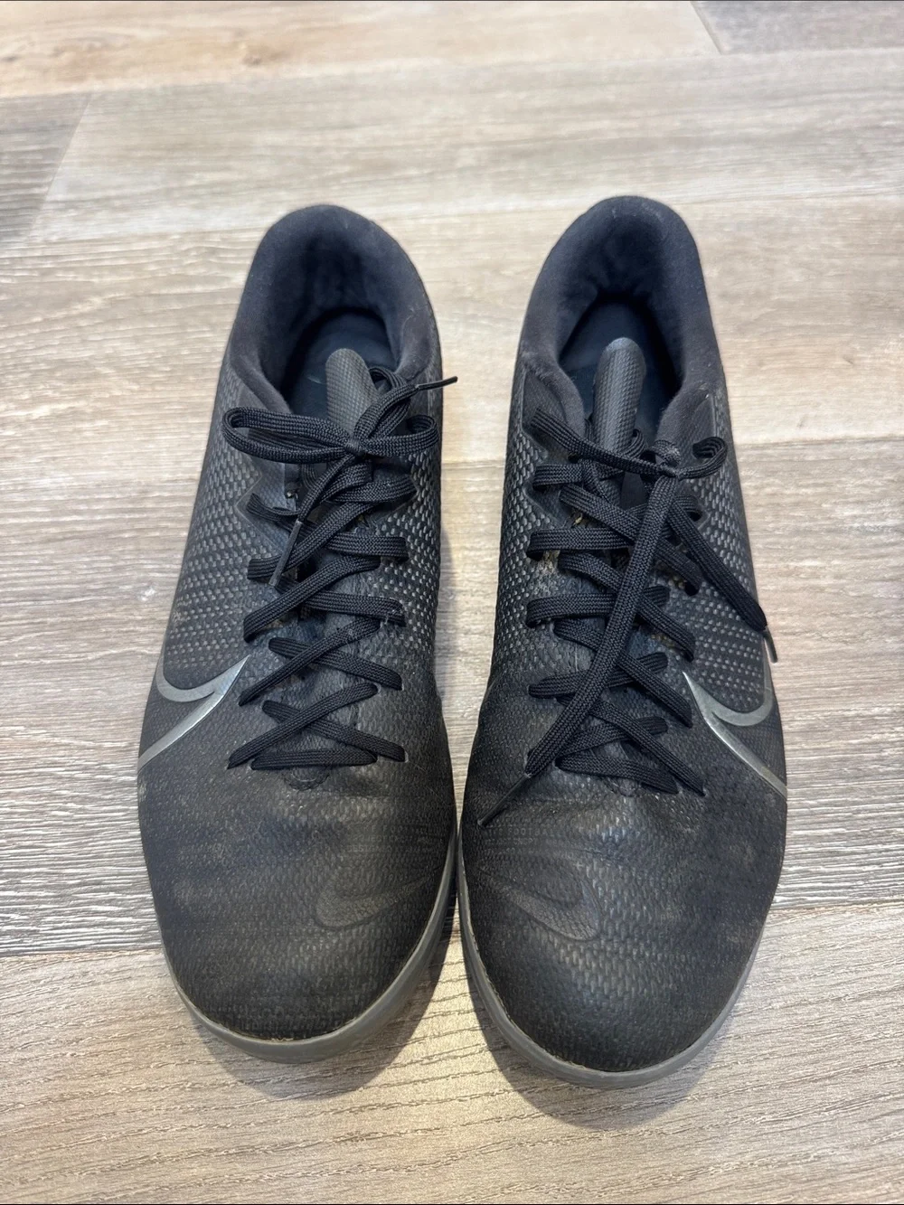 Nike Men’s Black Athletic Indoor Soccer Shoes with Silver Swoosh